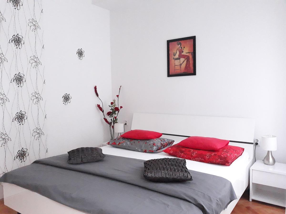Rooms Miletic Near The Palace Split Exterior photo